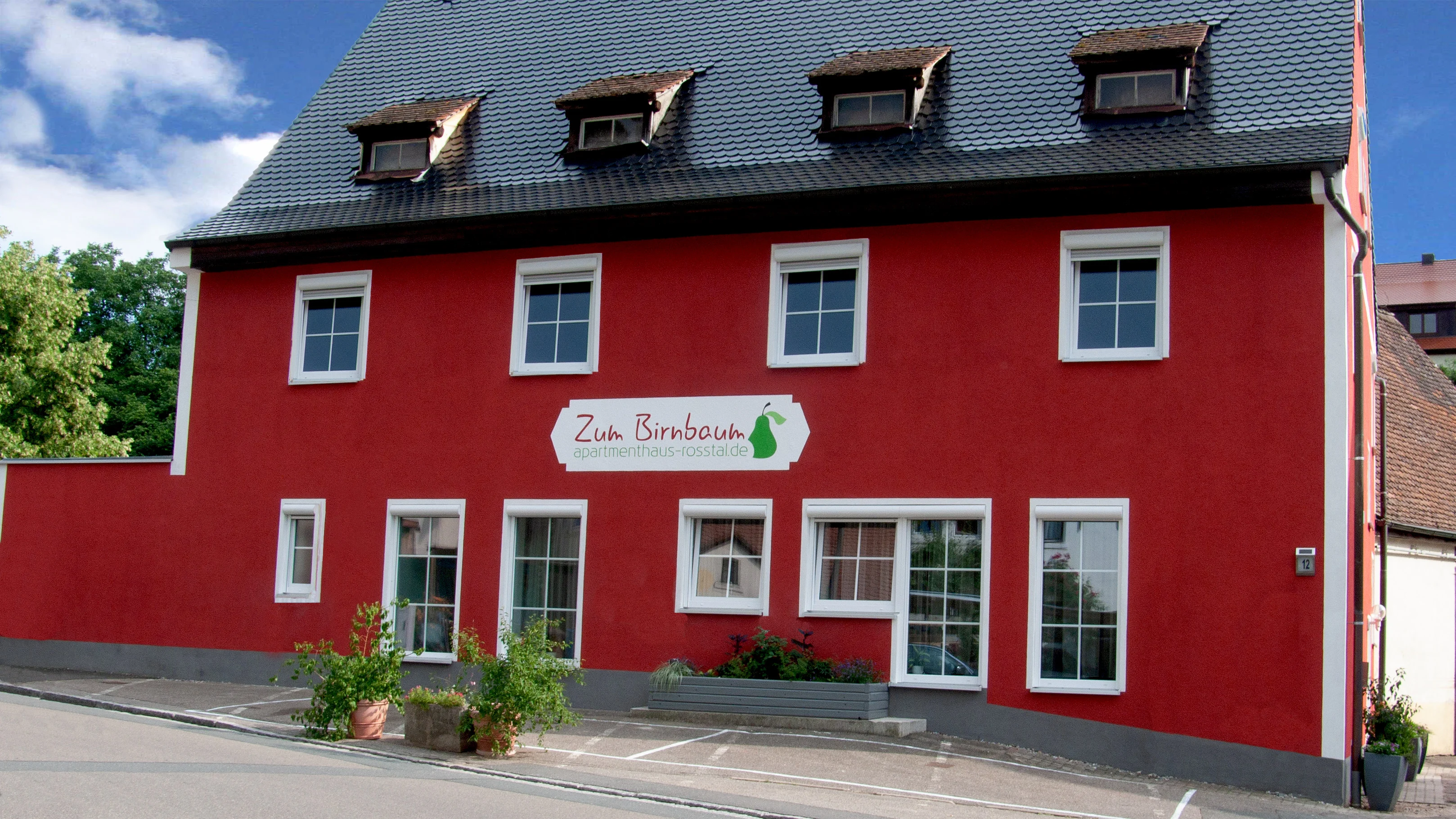 Außenansicht des Apartmenthauses Zum Birnbaum in Roßtal